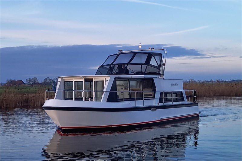 Safari Houseboat 1050