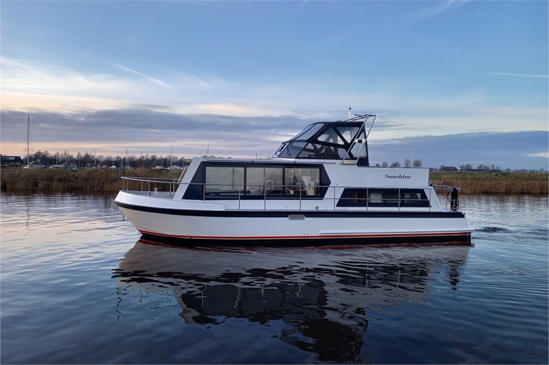 Safari Houseboat 1050