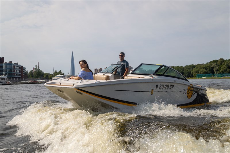 https://media.yachtbooker.com/images/800x533/custom/43004/FW26_pic17.jpeg